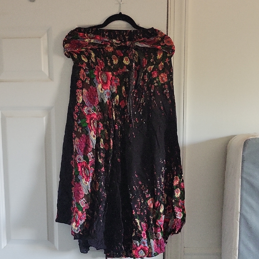 Bangkok Skirt with Floral Design - Picture 2 of 2